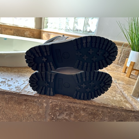 NWOT Timberland Women’s 6” Premium Convenient Boots💋 - Picture 9 of 10